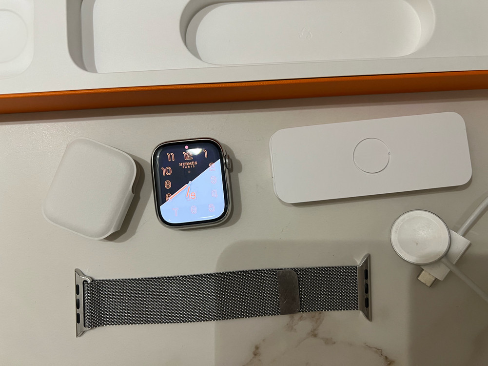 애플워치7 에르메스 45mm 본체 + 정품 밀레니즈루프 판매합니다 이미지