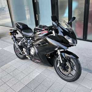 베넬리 302R 블랙 색상 판매합니다 이미지