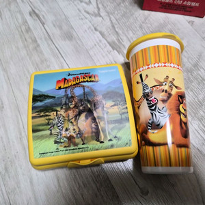 타파웨어 마다가스카 텀블러와 도시락통 일괄 이미지