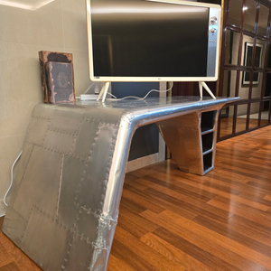 티모시울튼 발키리 디자인 데스크 판매 이미지