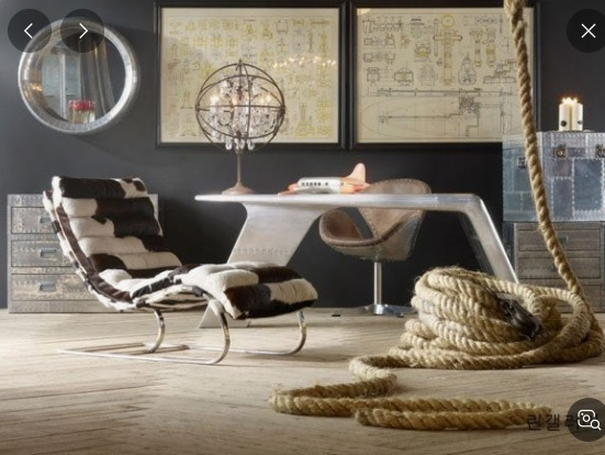 티모시울튼 발키리 디자인 데스크 판매 이미지