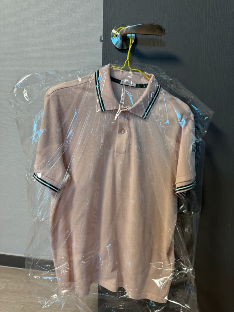 25FW 몽클레어 남자 카라티 미착용 팝니다 이미지