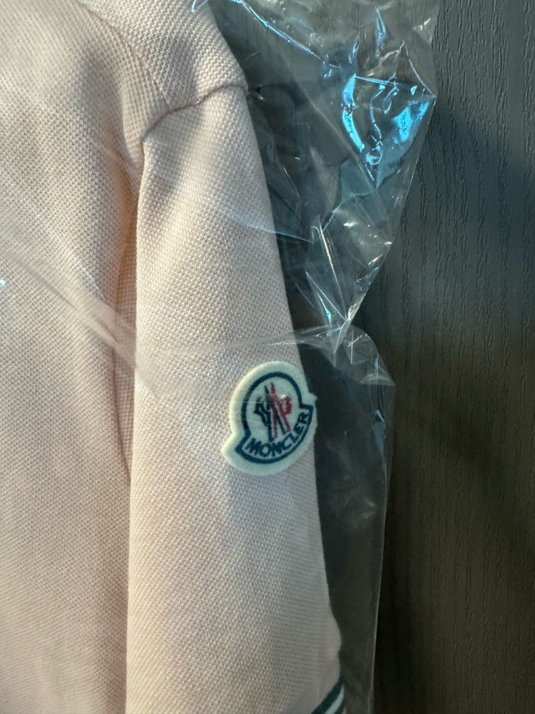 25FW 몽클레어 남자 카라티 미착용 팝니다 이미지