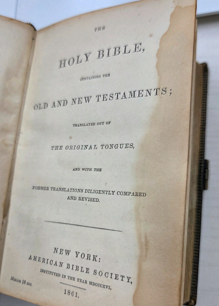 고서: 뉴욕 1861년 발행 앤틱 성경(The Holy Bible) 이미지
