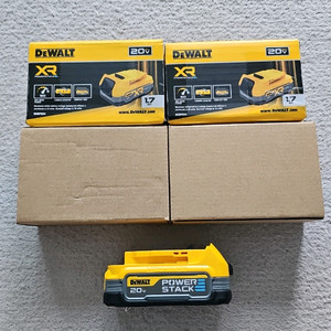 디월트 20V 파워스택 1.7 Ah 배터리 5개 이미지