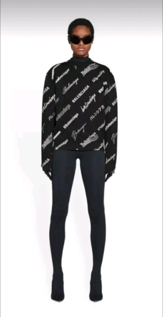 [새상품급 여성용] 발렌시아가 올오버 로고 매니아 니트 L 사이즈 (루이비통 샤넬 프라다 디올 펜디 구찌 에르메스) 이미지