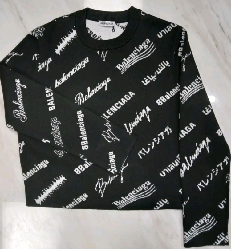 [새상품급 여성용] 발렌시아가 올오버 로고 매니아 니트 L 사이즈 (루이비통 샤넬 프라다 디올 펜디 구찌 에르메스) 이미지