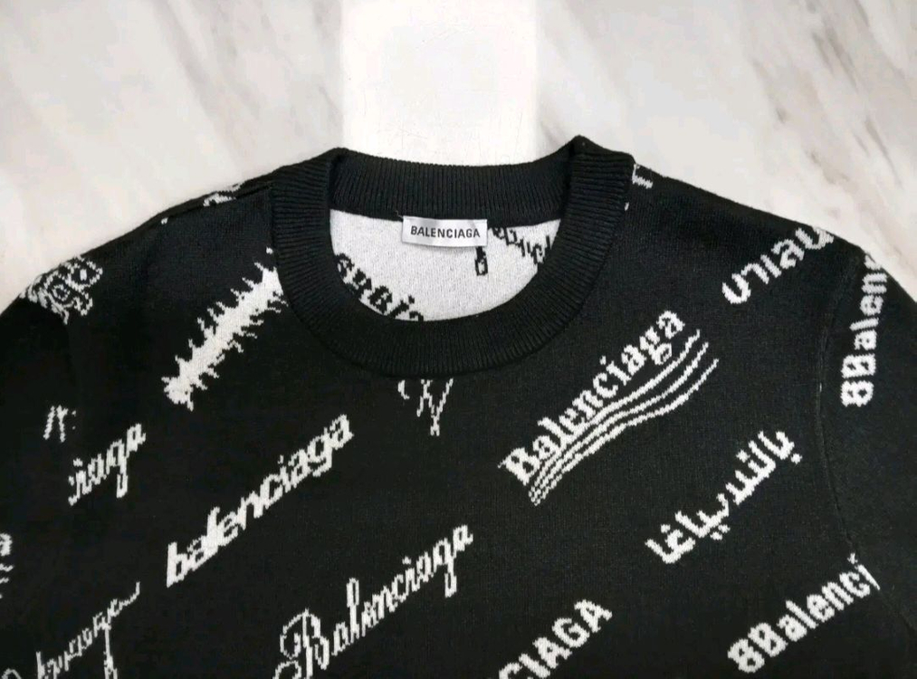 [새상품급 여성용] 발렌시아가 올오버 로고 매니아 니트 L 사이즈 (루이비통 샤넬 프라다 디올 펜디 구찌 에르메스) 이미지