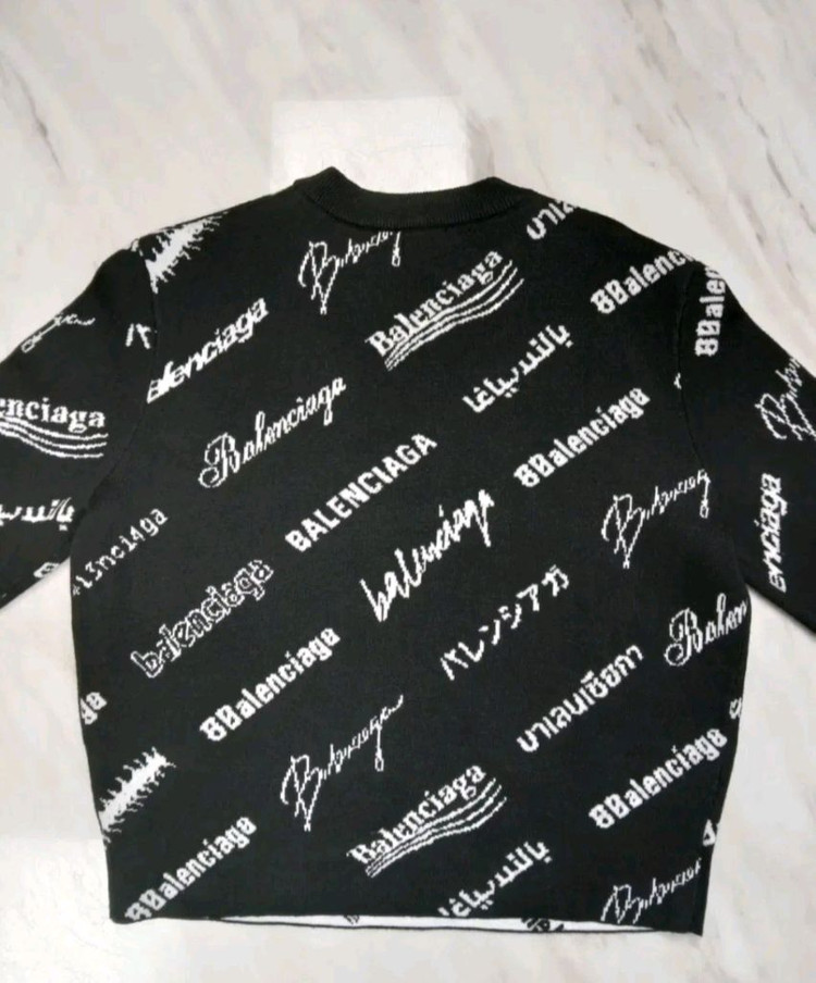 [새상품급 여성용] 발렌시아가 올오버 로고 매니아 니트 L 사이즈 (루이비통 샤넬 프라다 디올 펜디 구찌 에르메스) 이미지