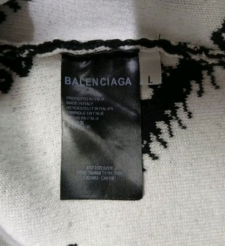 [새상품급 여성용] 발렌시아가 올오버 로고 매니아 니트 L 사이즈 (루이비통 샤넬 프라다 디올 펜디 구찌 에르메스) 이미지