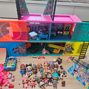 LOL서프라이즈, 컨테이너 하우스 이미지