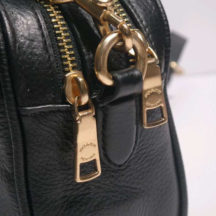 코치 크로스백 이미지