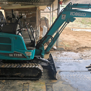 코벨코 미니굴삭기 017 이미지