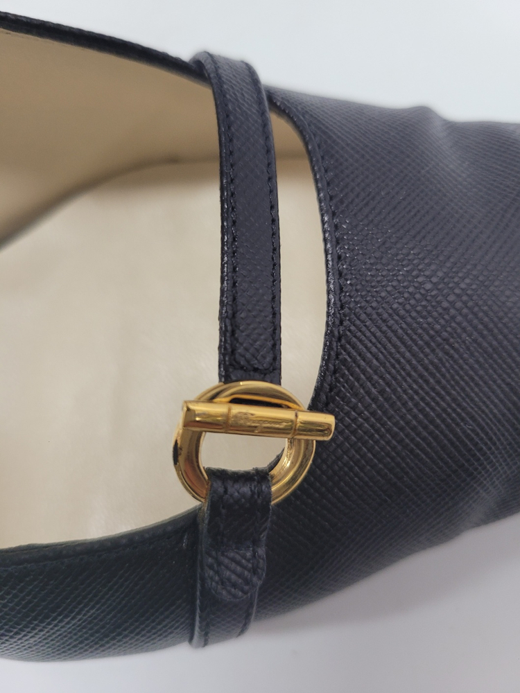 여성 페라가모 슬링백 펌즈 입니다 이미지