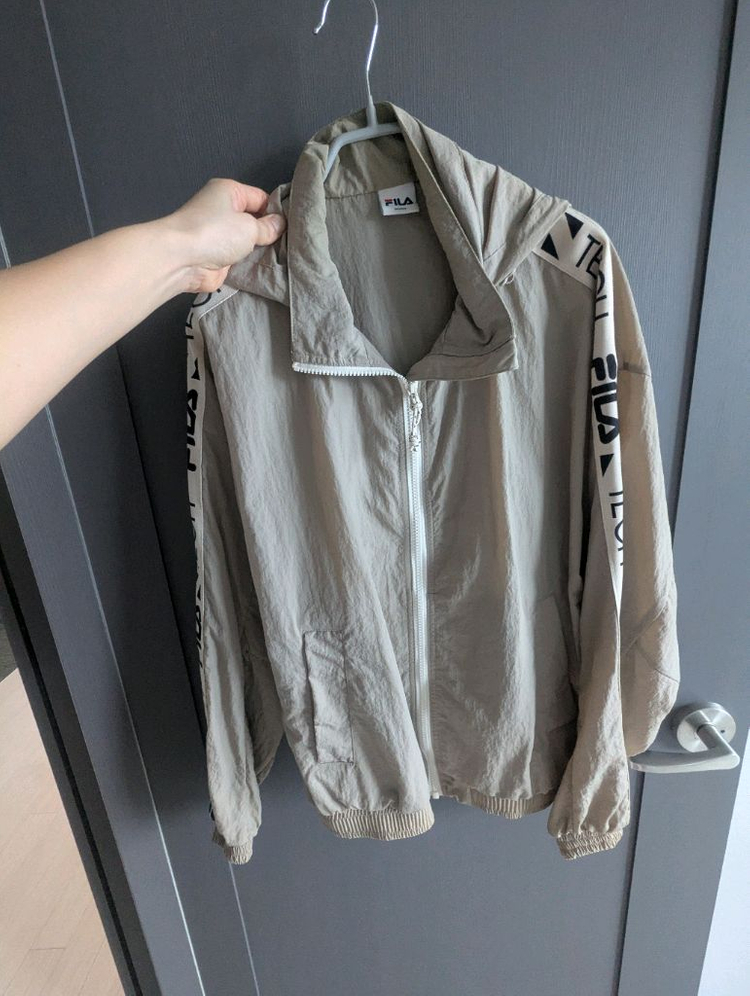 BTS 방탄 석진 휠라 Fila 바람막이 자켓 M 사이즈 손민수 이미지