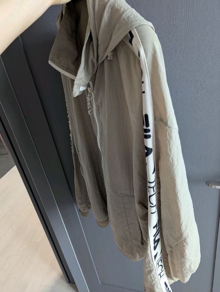 BTS 방탄 석진 휠라 Fila 바람막이 자켓 M 사이즈 손민수 이미지