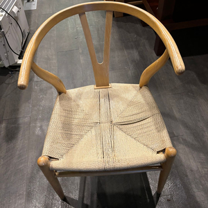 원목 라탄 의자 이미지