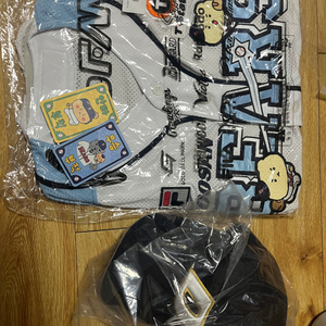 두산베어스 망그러진곰 어센틱 유니폼 미개봉 105(2024) + 모자, 망곰카드 이미지