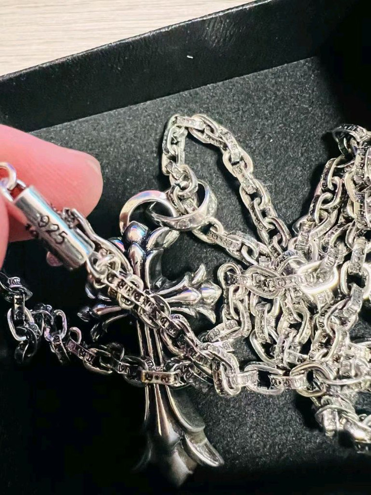 크롬하츠 크로스 펜던트 목걸이 이미지