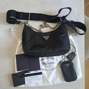 프라다 테수토 나일론 호보백 이미지