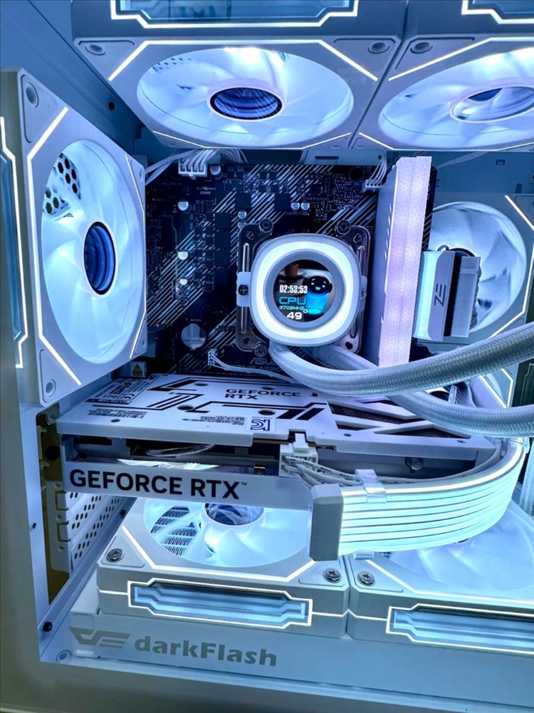RTX 5060 새 그래픽카드 장착! 화이트 감성 게이밍 PC 완성형 이미지