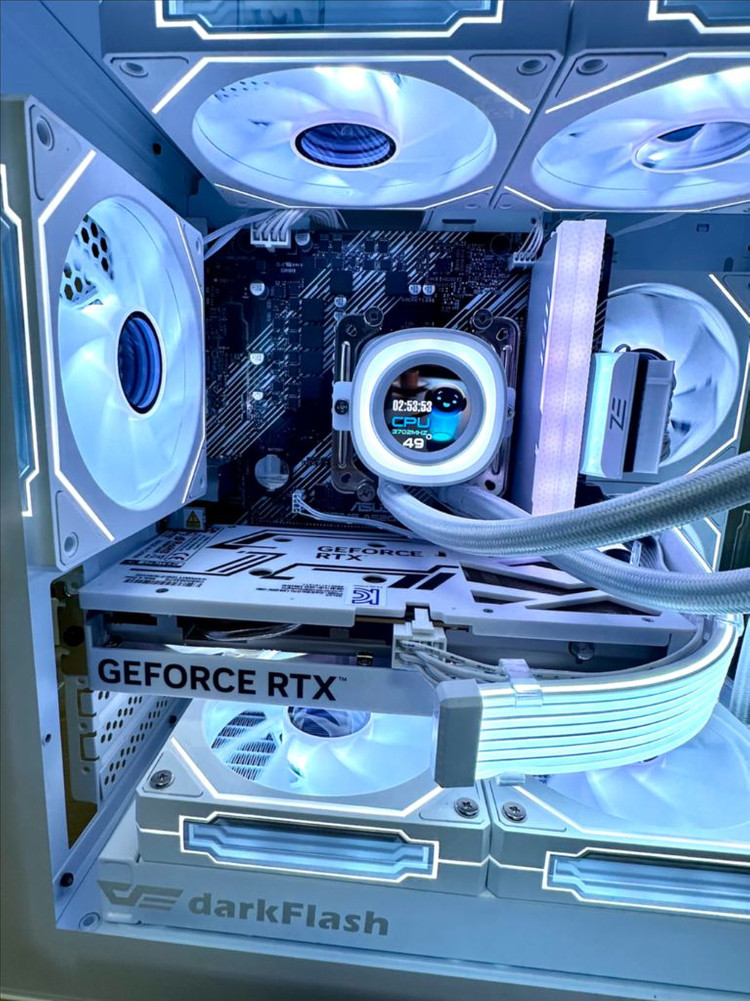 RTX 5060 새 그래픽카드 장착! 화이트 감성 게이밍 PC 완성형 이미지