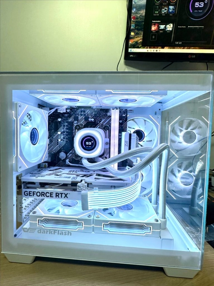 RTX 5060 새 그래픽카드 장착! 화이트 감성 게이밍 PC 완성형 이미지