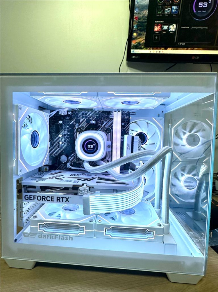 RTX 5060 새 그래픽카드 장착! 화이트 감성 게이밍 PC 완성형 이미지