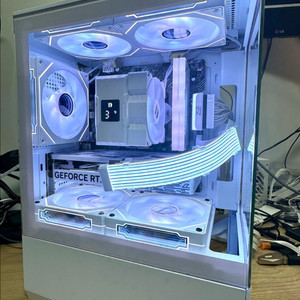 RTX 5060 새 그래픽카드 장착! 화이트 감성 게이밍 PC 완성형 이미지