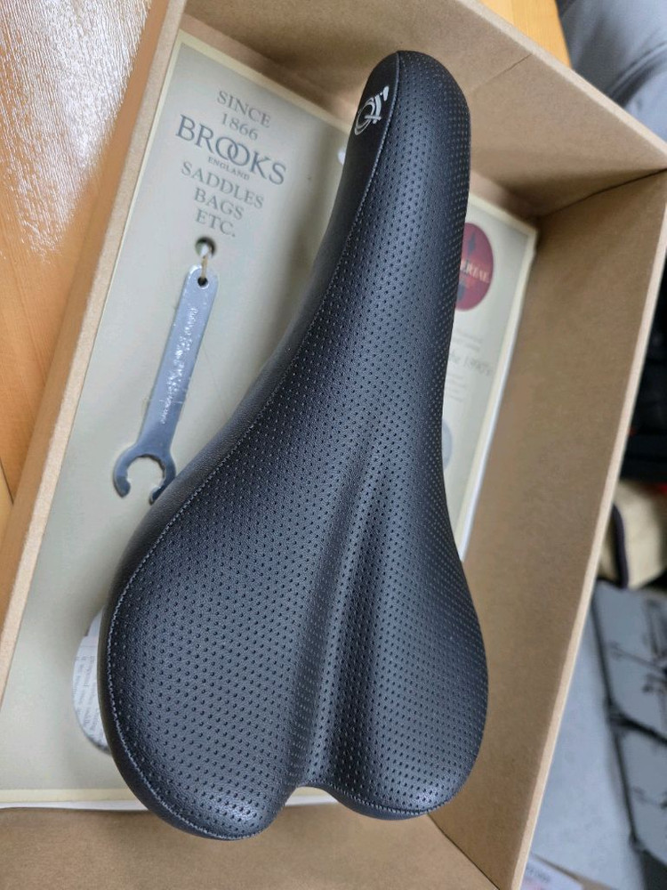 브롬톤 순정 안장 이미지