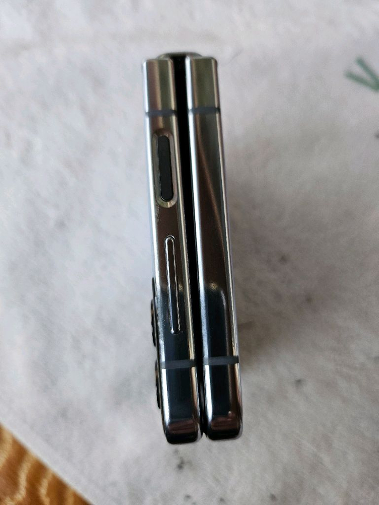 겔럭시Z플립4 라벤드 128GB 이미지