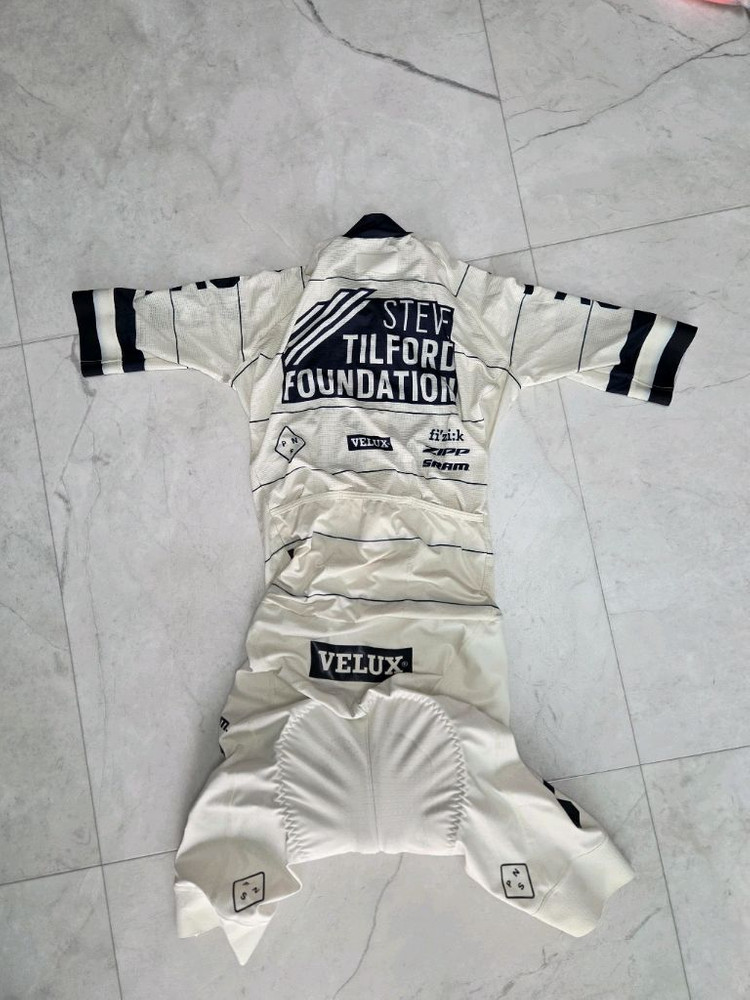 파스노말 에디션 원피스 , 자켓 이미지