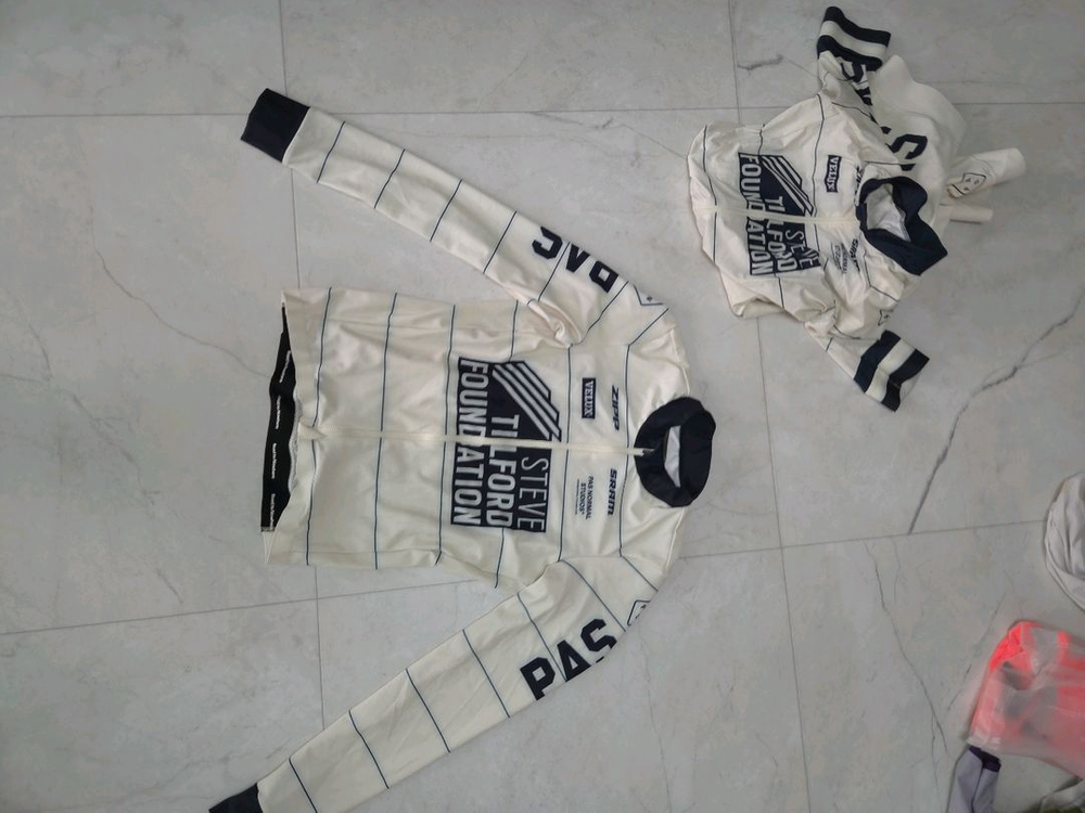 파스노말 에디션 원피스 , 자켓 이미지