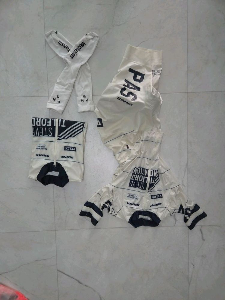 파스노말 에디션 원피스 , 자켓 이미지