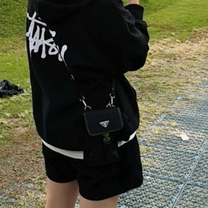 프라다 폰홀더백/크로스백/미니백 정품S급(보증서O)구찌프라다루이비통디올고야드샤넬셀린느보테가생로랑발렌시아가버버리가방 이미지