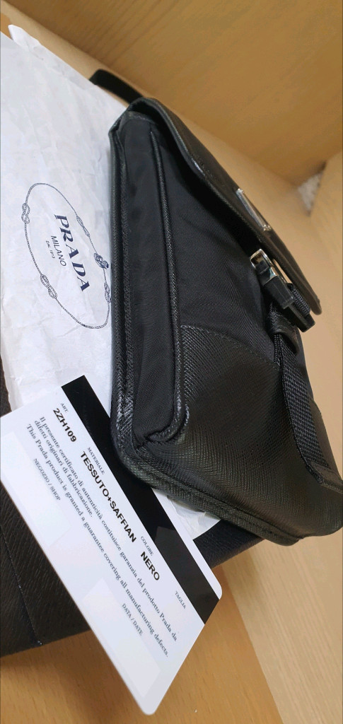 프라다 폰홀더백/크로스백/미니백 정품S급(보증서O)구찌프라다루이비통디올고야드샤넬셀린느보테가생로랑발렌시아가버버리가방 이미지