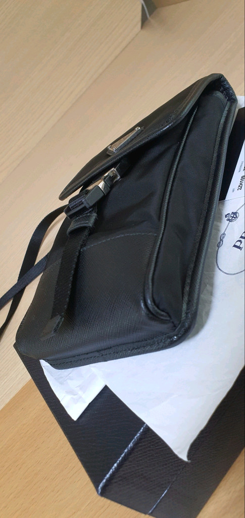 프라다 폰홀더백/크로스백/미니백 정품S급(보증서O)구찌프라다루이비통디올고야드샤넬셀린느보테가생로랑발렌시아가버버리가방 이미지