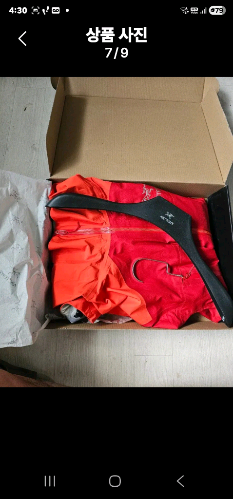 아크테릭스 레드 바람막이 자켓 이미지