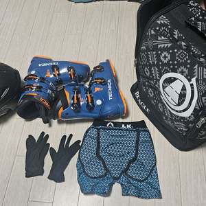 아동 주니어 스키부츠 230-235 바이저헬멧 이미지