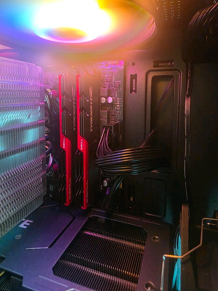 고성능 게이밍 PC 본체 이미지