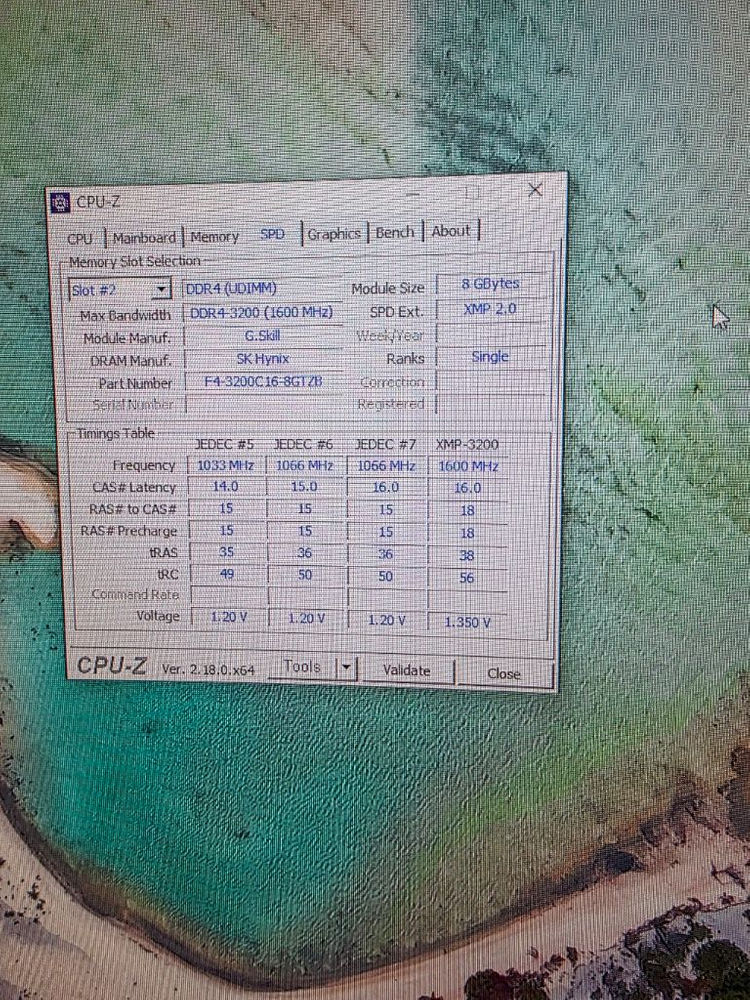 고성능 게이밍 PC 본체 이미지