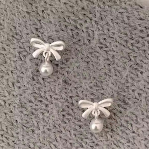 여름귀걸이 실버귀걸이 은귀걸이 은침 리본귀걸이 예쁜 귀걸이 딱붙 드롭 진주 귀걸이 (새상품) 이미지