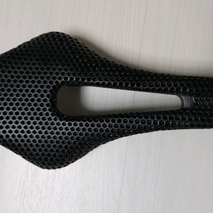 초경량 RYET 3D 상급(로드/MTB) 자전거 카본레일 안장 150미리 팝니다. (택포4.8만) 이미지