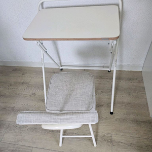 접이식 책상 의자 세트 이미지