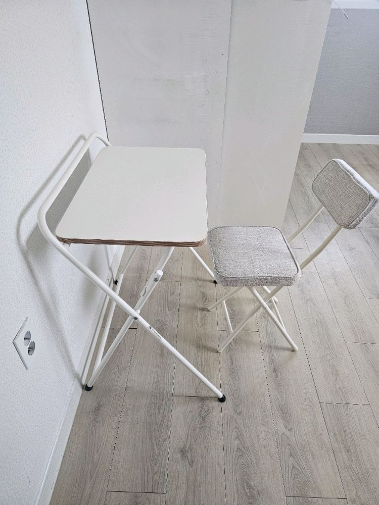 접이식 책상 의자 세트 이미지