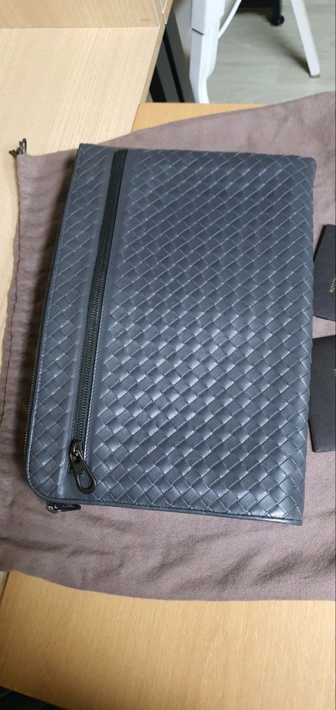 보테가베네타 클러치백 투지퍼 정품S급(감정O)구찌프라다루이비통디올고야드샤넬셀린느보테가생로랑발렌시아가버버리가방 이미지