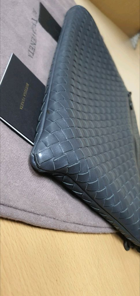 보테가베네타 클러치백 투지퍼 정품S급(감정O)구찌프라다루이비통디올고야드샤넬셀린느보테가생로랑발렌시아가버버리가방 이미지