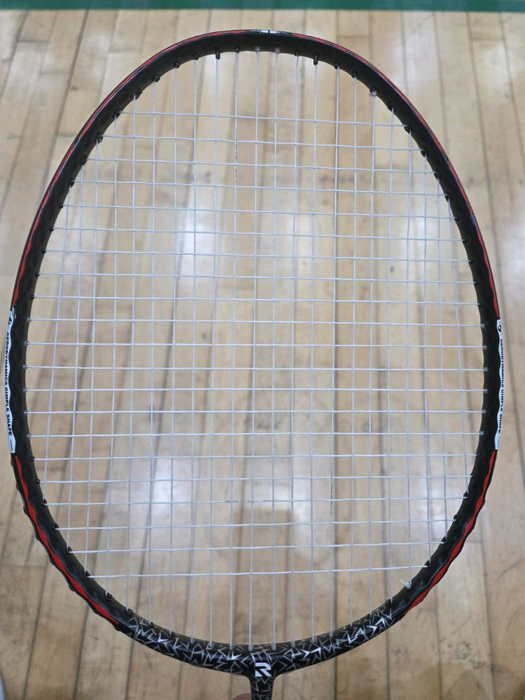 레드썬 쉐이프 01 검정색 배드민턴 라켓 이미지