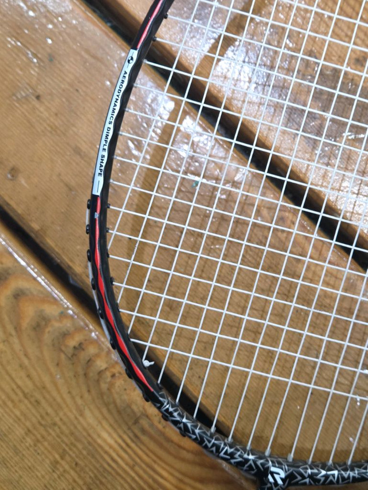 레드썬 쉐이프 01 검정색 배드민턴 라켓 이미지