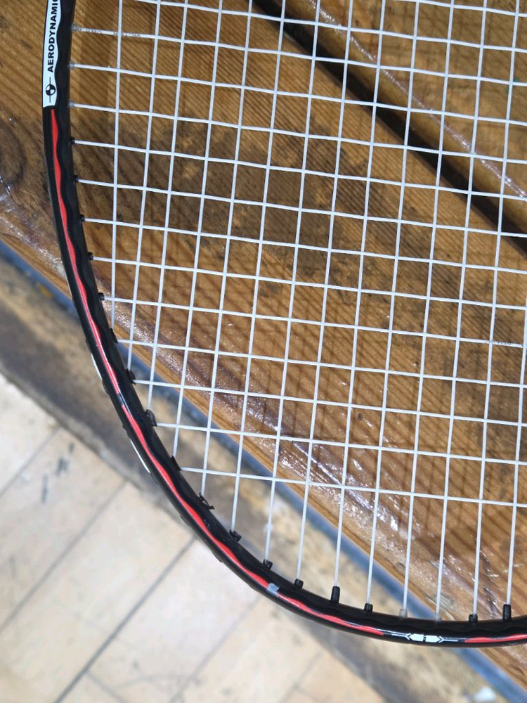 레드썬 쉐이프 01 검정색 배드민턴 라켓 이미지